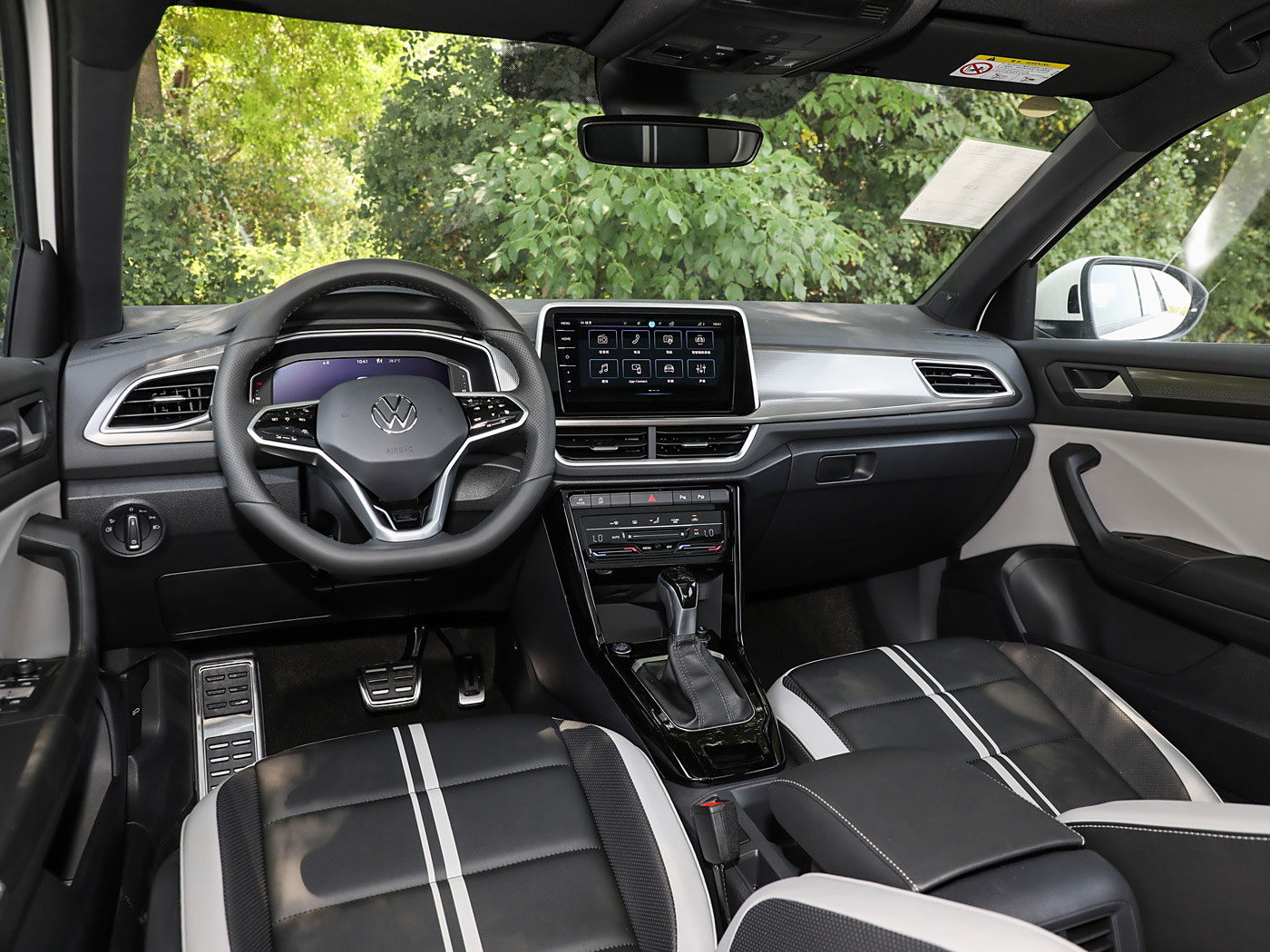 Volkswagen T-ROC INTERIOR
