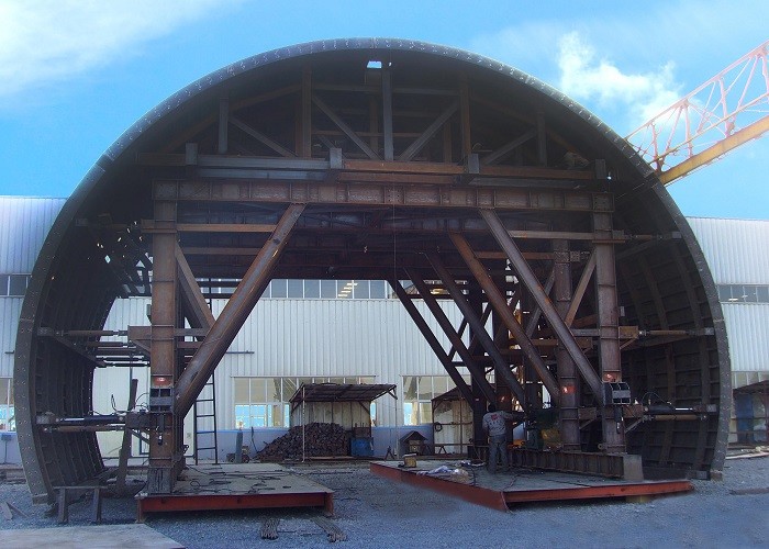 Tunneltrolley met hellende schacht voor stalen constructie