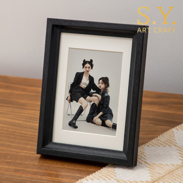 Arkadaş Fotoğrafları için Dikey Siyah Ahşap Çerçeve