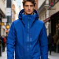 Chaqueta con capucha avanzada para hombre