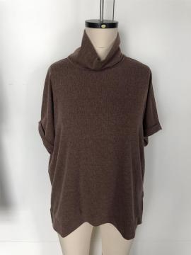 Chemise en tricot à manches courtes et col montant