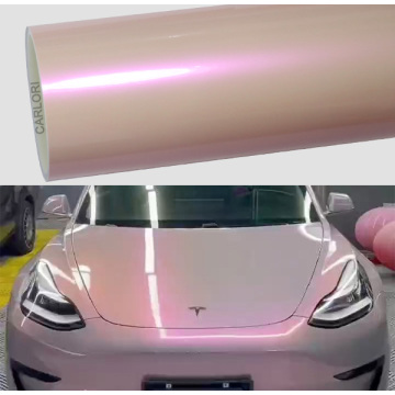 Enveloppement vinyle de voiture rose de cameleon brillant