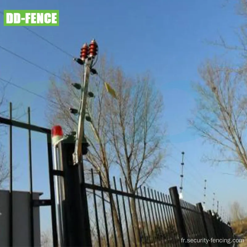 Fence électrique avec système d'alarme comme barrière physique