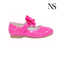 Sapatos Mary Jane rosa choque da moda para os mais pequenos