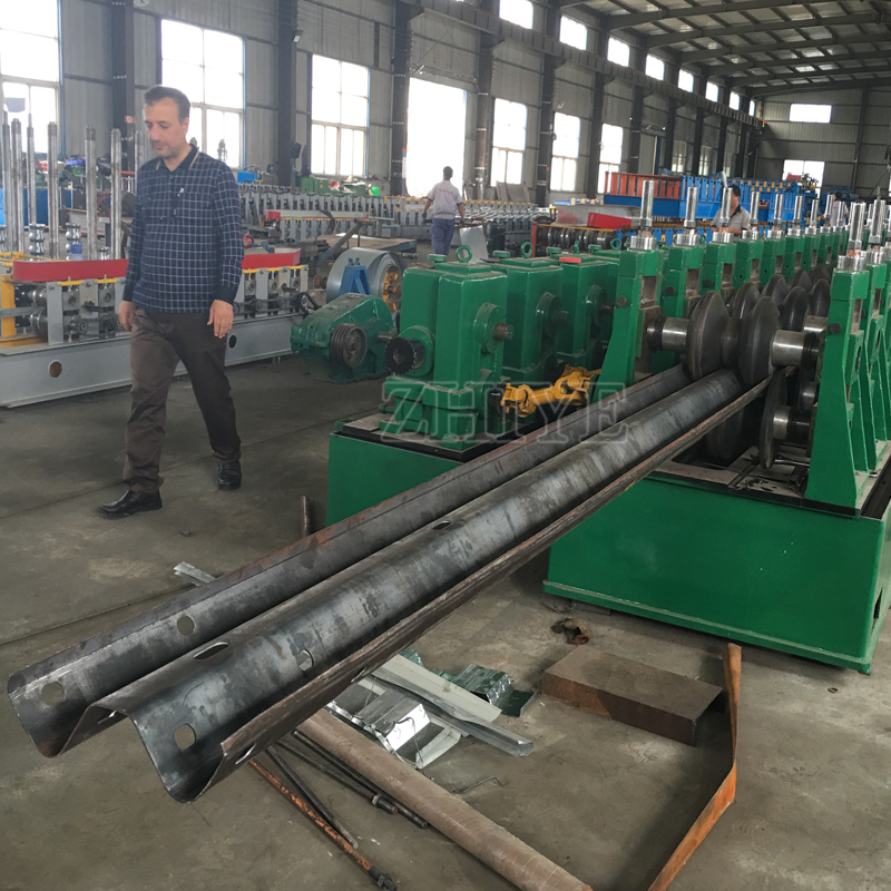 guardrail roll forming machinery