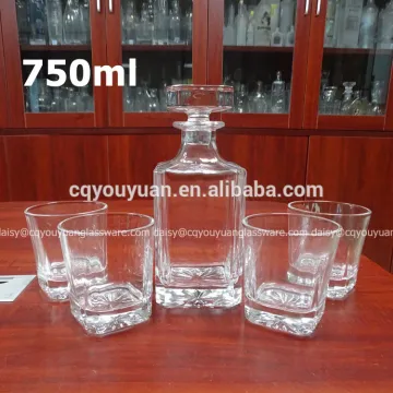 Luxury embossed clear glass square 750ml whiskey decanter set