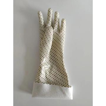 Los guantes transparentes de la cocina.