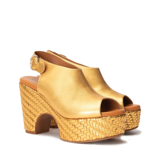 women sandals with high platforms