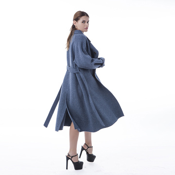 Cappotto in cachemire blu con cinturino alla moda