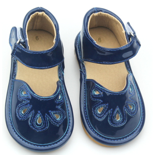 Zapatos pequeños para niños MOQ Zapatos chillones para niños