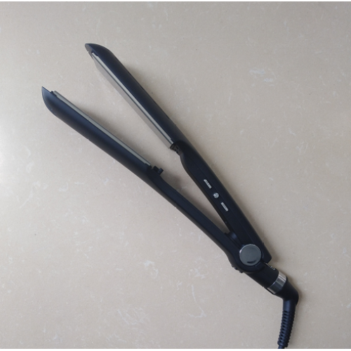 Titanium Plates 50W Voltage Auto adjust Hair Straightener
