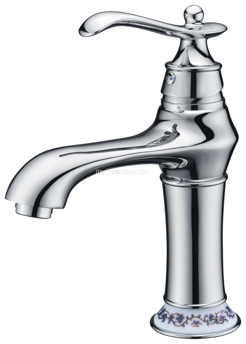 ကြွေကွင်းနှင့်အတူ Chrome တစ်ခုတည်းအပေါက် basin faucet