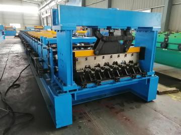 Floor deck forming machine for South America