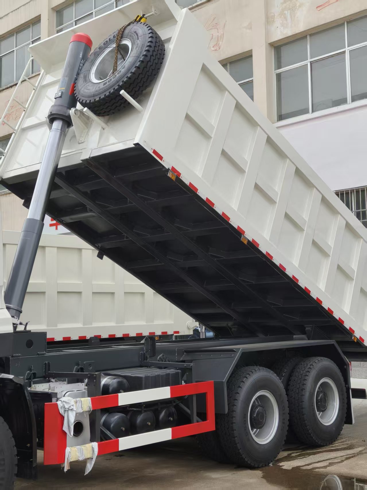 Efficient Dump Truck for Mining Operations