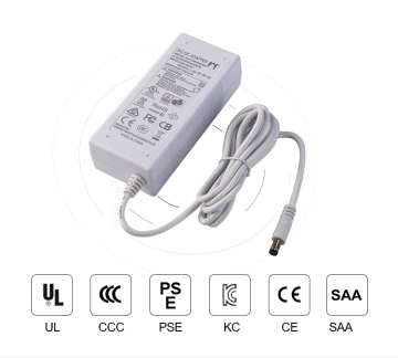 Weiße Farbe AC ​​DC -Adapter 12V 5a
