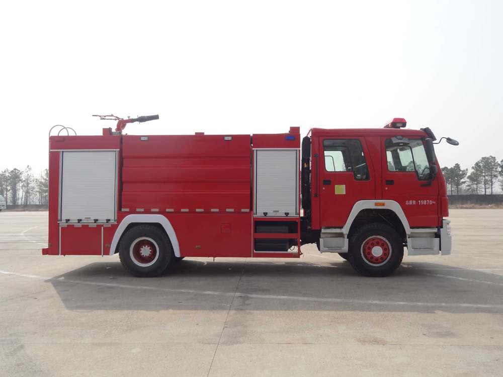 HOWO foam fire truck 1