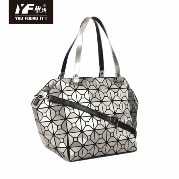 Borsa impermeabile in argento con motivo geometrico