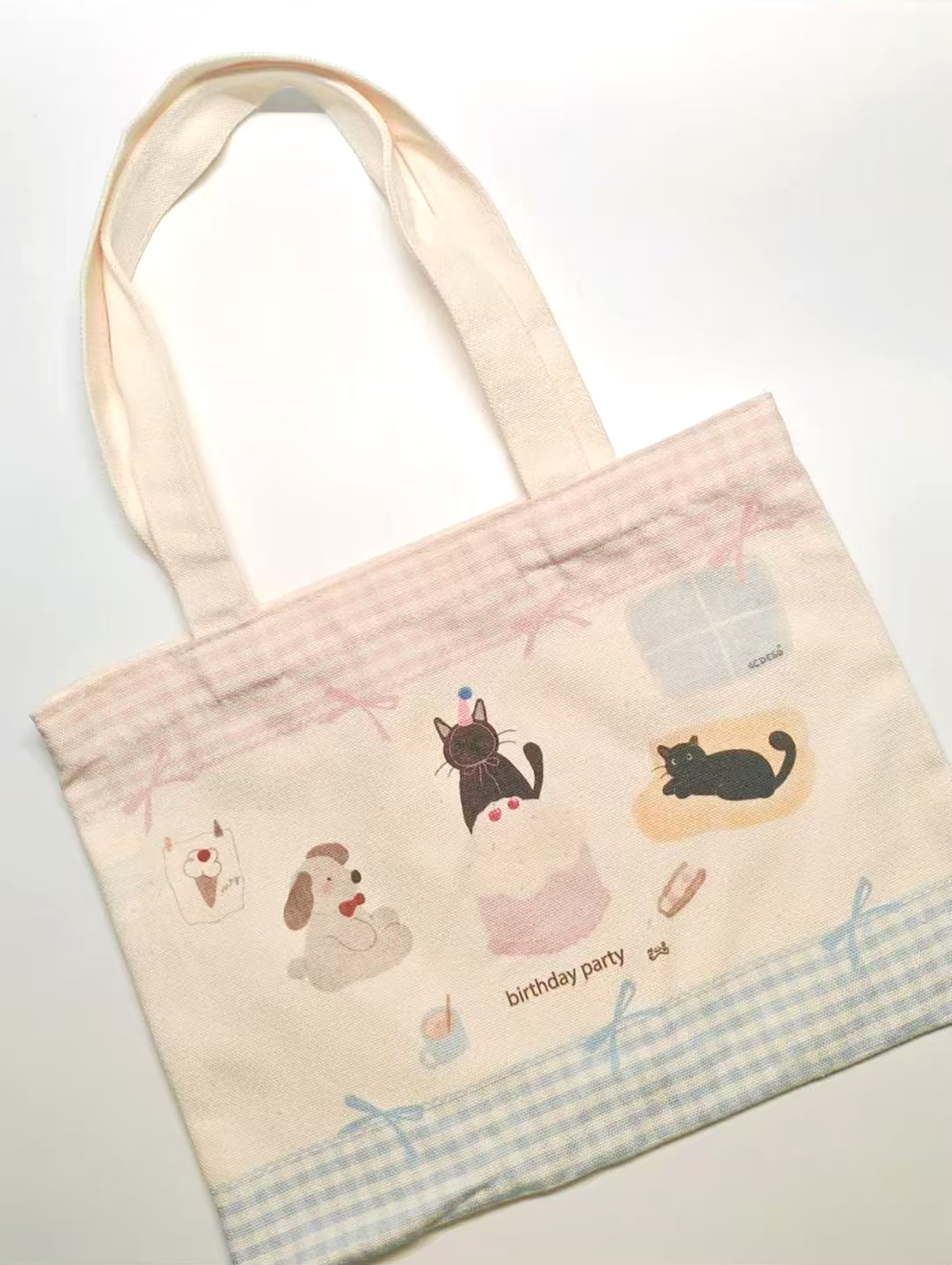 Stylish Canvas Bag for Shopping and Carrying