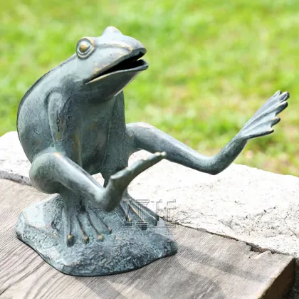 Fine Workmanship Metal Material Bronze Frog Statue Head On Lotus Leaf