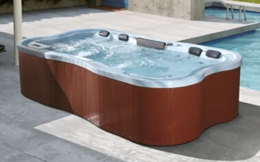 Outdoor spa bathtub