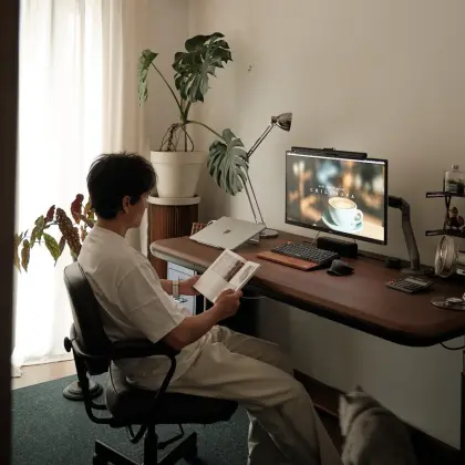 Minimalist, Sleek, High-Tech Electric Standing Desk