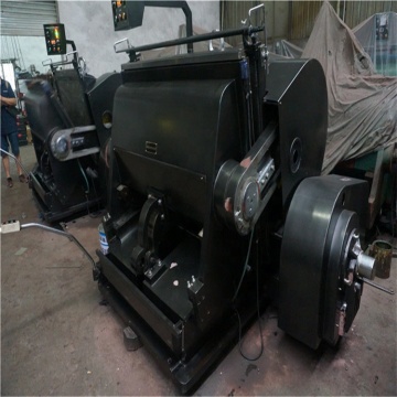 Platen flatbed cardboard die cutting machine