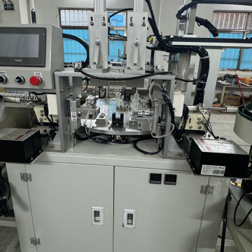 Machine automatique de production de cintres haute performance