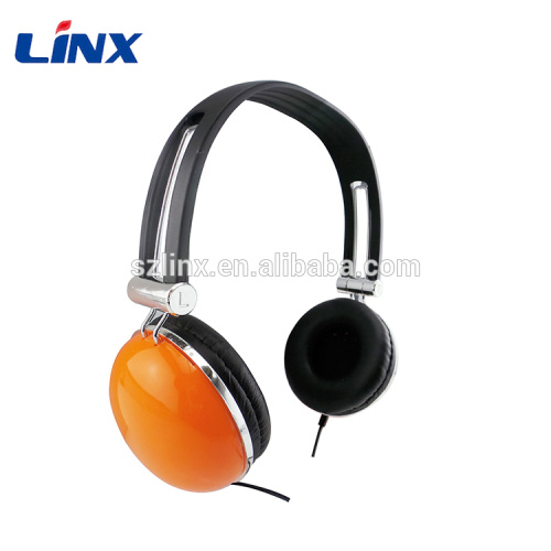 Kabelgebundenes Headset und Kopfhörer im neuen Design