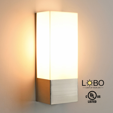 UL은 Holiday Inn Corridor Wall Light를 상장했습니다