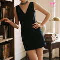Schwarzes Slim-Fit-Minikleid mit tiefem V-Ausschnitt