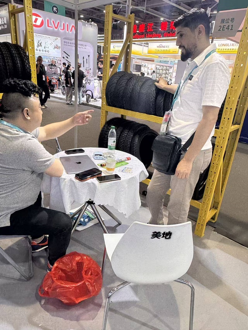 Canton Fair Sees a Surge in Orders! International Buyers Compete with Cash for Rislife KUMA Tires