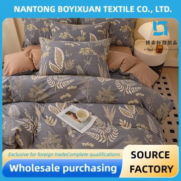 Juego de cama de cuatro piezas con ramas de flores fluidas