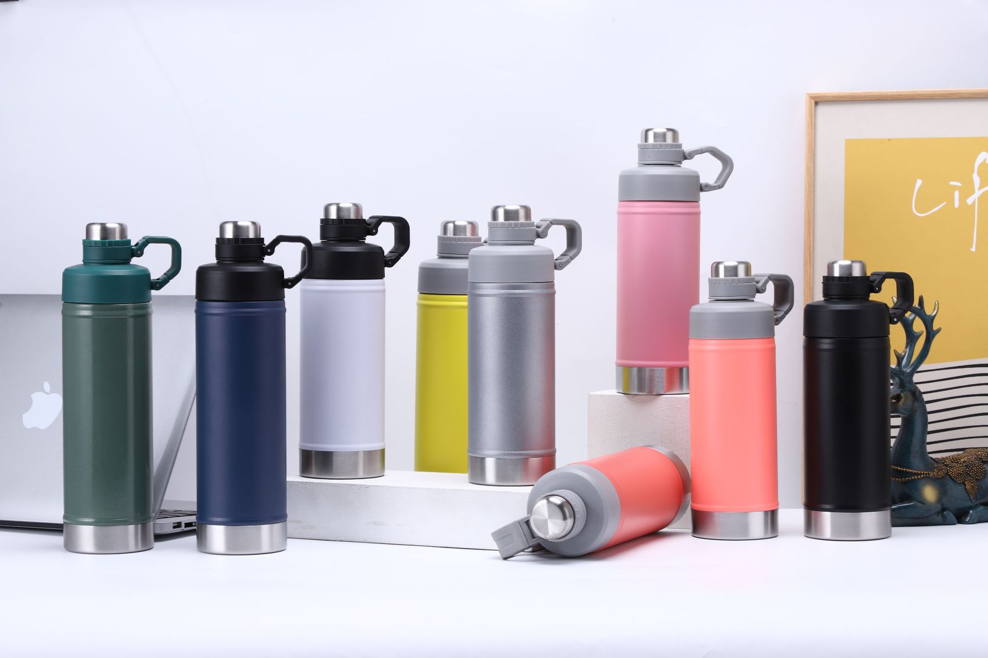 Outdoor portable space bottle with handle cover