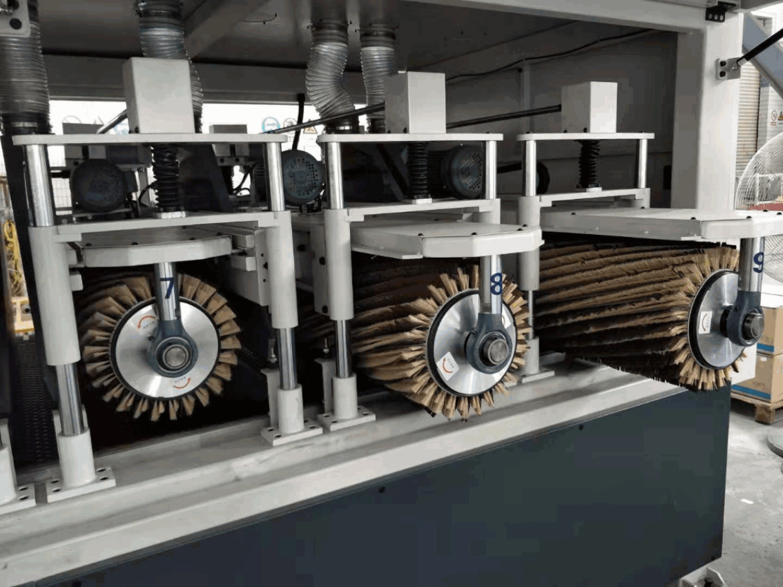 Automatic solid wood door sanding machine