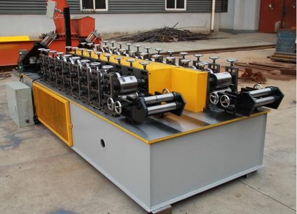 Drywall manufacturing roll forming machine