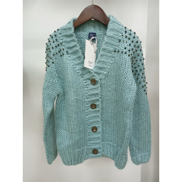 Светло -зеленый акриловый свитер девочки