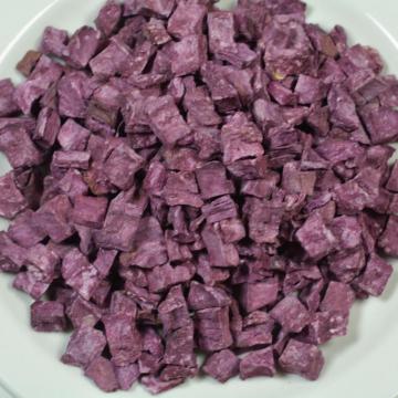 Potongan kentang ungu beku strip kubus atau pasta