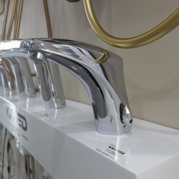 Robinet de capteur automatique - Solutions de cuisine et de salle de bain sans contact