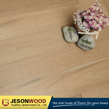 Multi-layered Engineered White Oak hardwood flooring Flat surface or Brushed/ UV lacquered