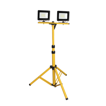 China IP-65 Aluminiumgehäuse getempertes Glas 30W LED-LED-Flutlicht mit Stativklasse für Hausgarten und Außen