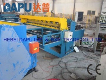 Automatic welded rolled mesh machine