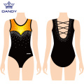 Leotards tal-bniet b'ħafna ċineg lura