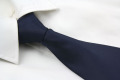 Corbata azul oscuro sólido