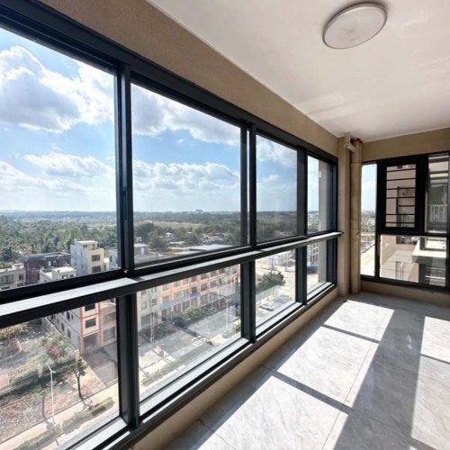 Fereastră glisantă modernă din aluminiu cu ecran și balustradă