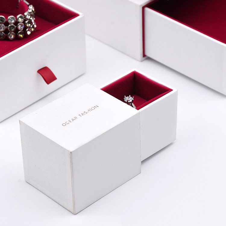 أبيض وأحمر مخصص المجوهرات مربع المجوهرات