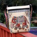 Elegante bolso cruzado étnico teñido en hilo con motivo de elefante
