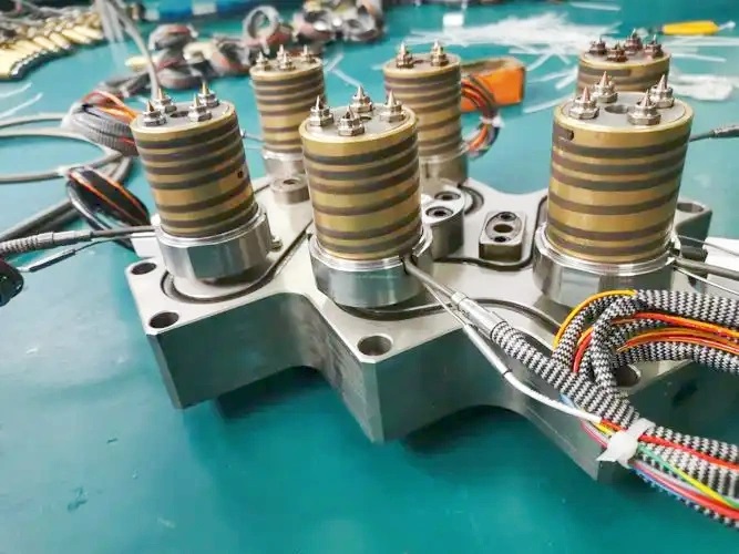 plastic molds hot runner system