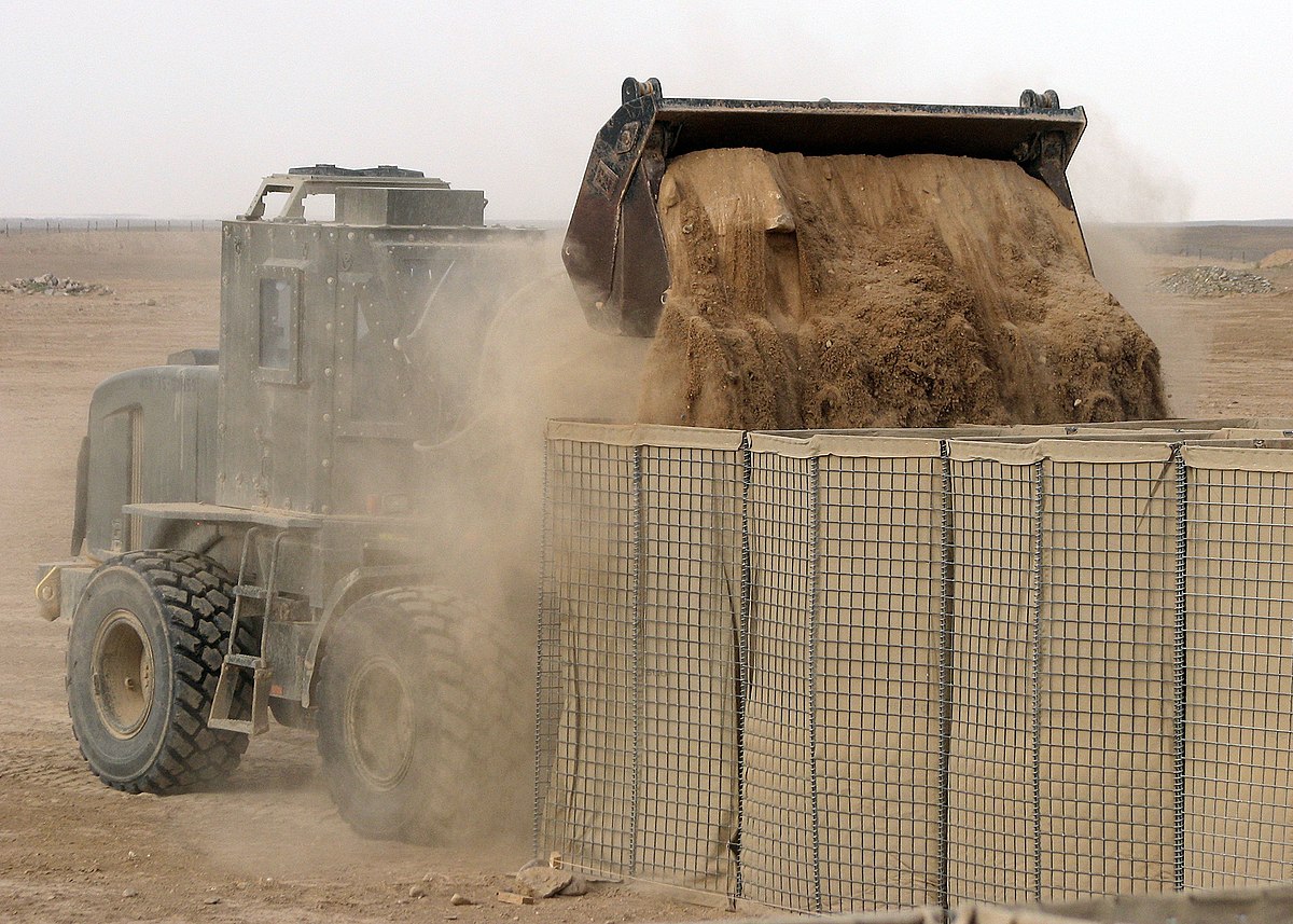 Desert Gabion Rock удерживается