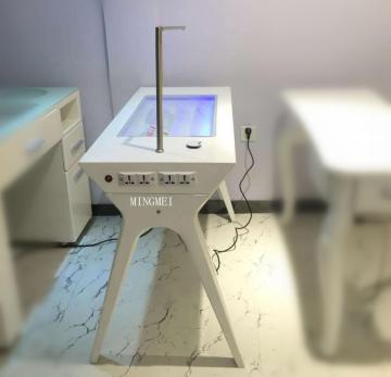 Tavolo per manicure e manicure