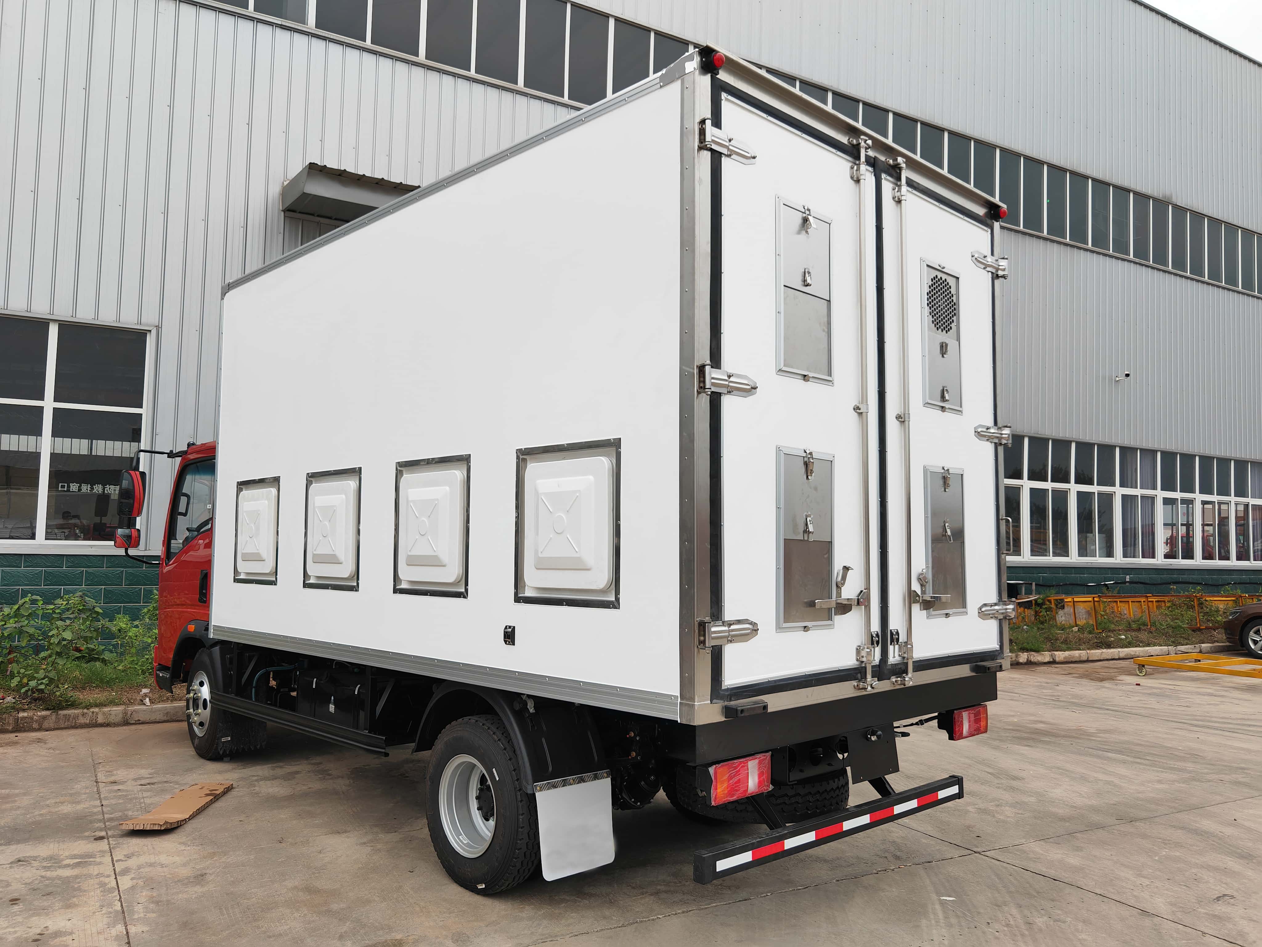 HOWO 2 axles chick baby transport truck
